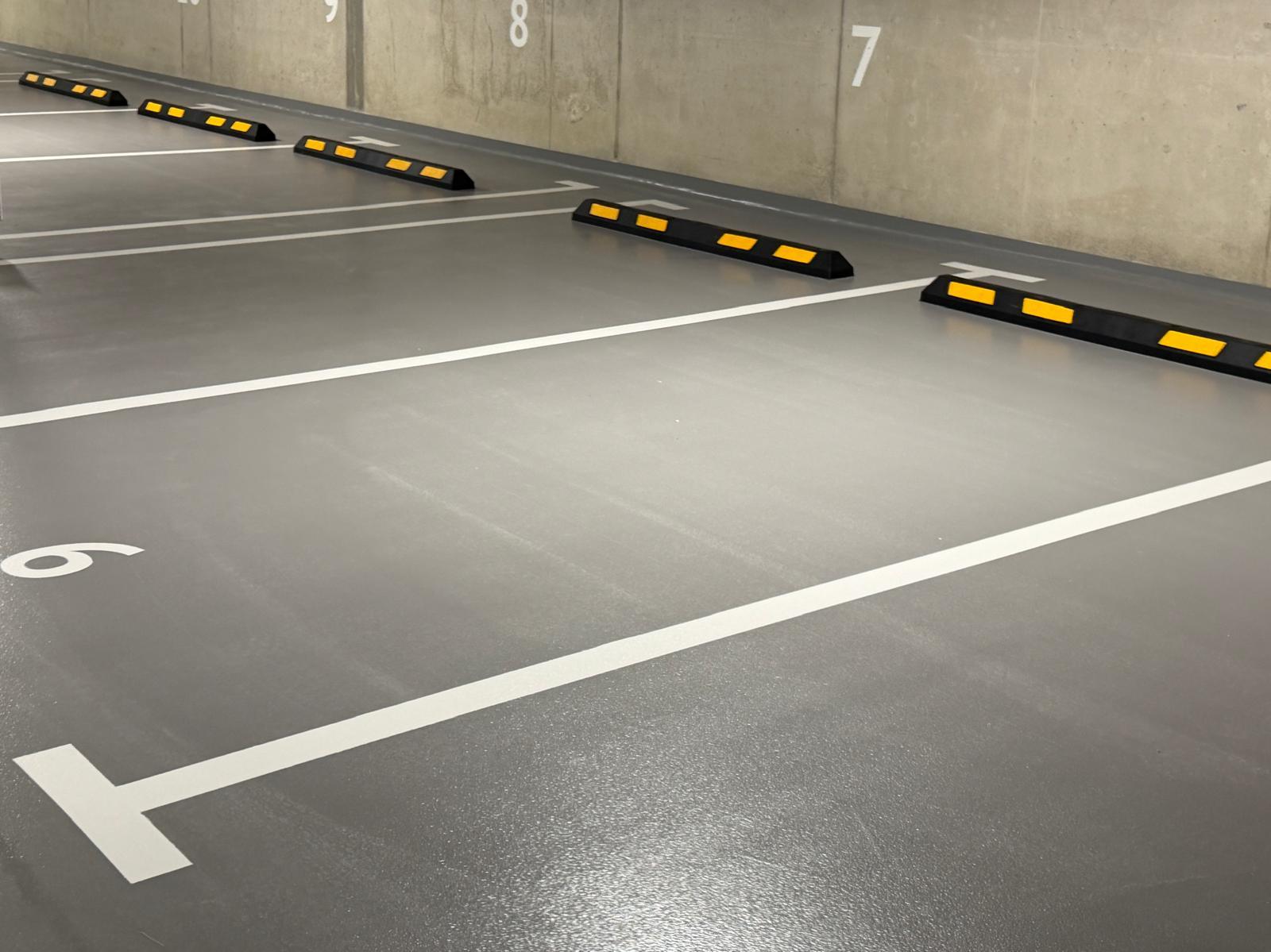 Parking wielopoziomowy, Oznakowanie miejsc